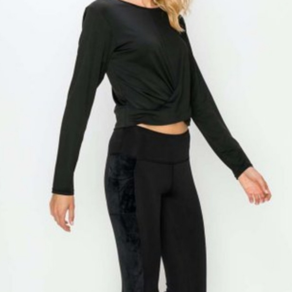 ⭐️HP⭐️ NWT Front Twist Long Sleeved Crop Top - Picture 3 of 5